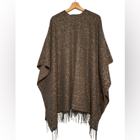 Woolrich Gray,Tan and Brown Animal print Poncho - Picture 3 of 5